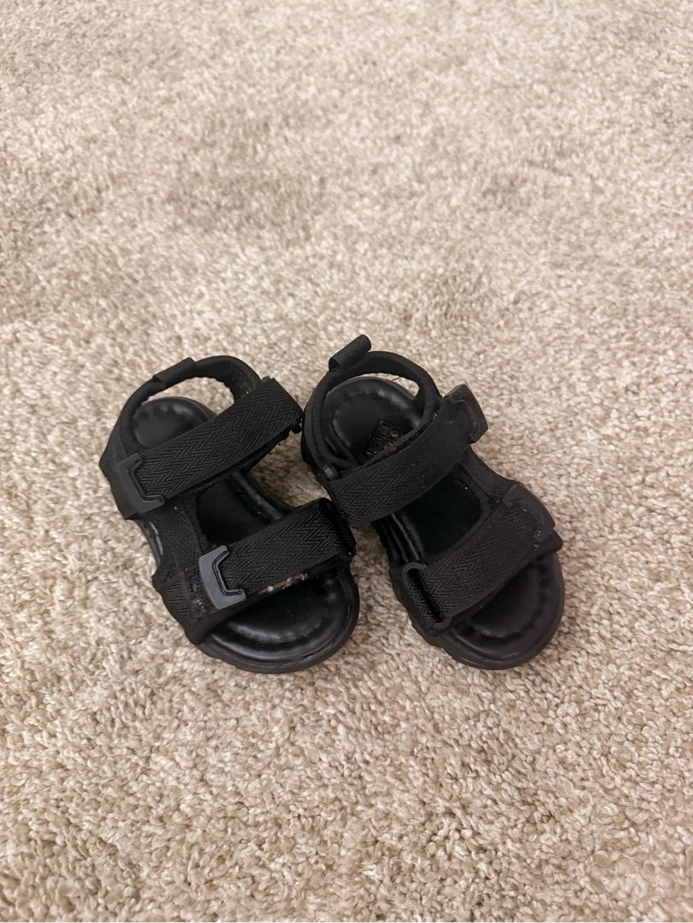 Kids Black Open-Toe Adjustable Strap Sandals